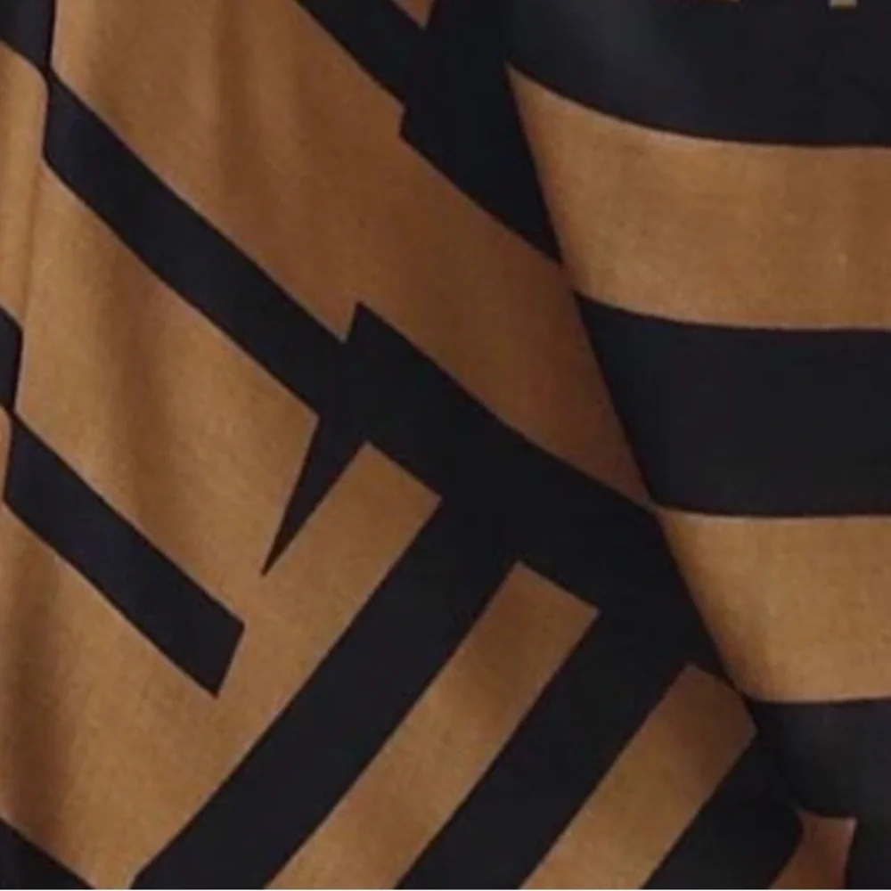 NEW-Women’s Striped Pattern Scarf - Picture 5 of 5